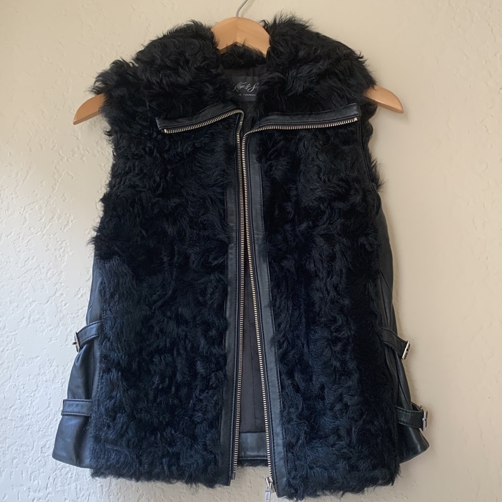 Vest - Picture 4 of 8